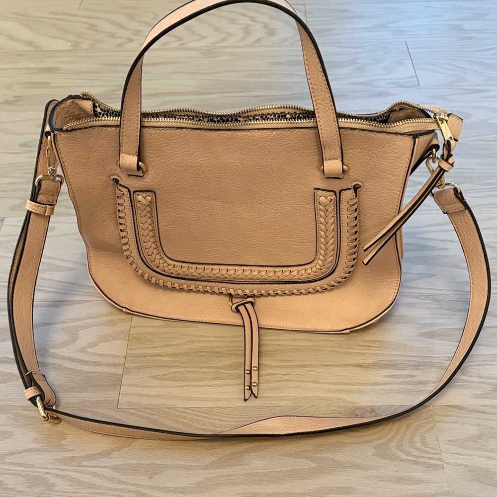Sole Society blush Shoulder Bag
With removable strap